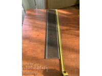 GRĂMADĂ GRĂMADĂ STAȚIE ȚESUT ETNIC RĂZBOI PIEPTĂN METAL