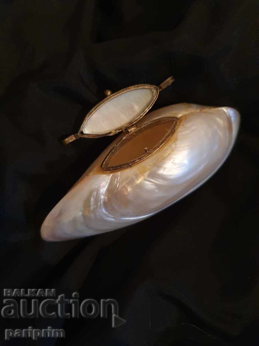 Auction  Lot of souvenirs from mother-of-pearl shells. BZC, from 0.01 BGN