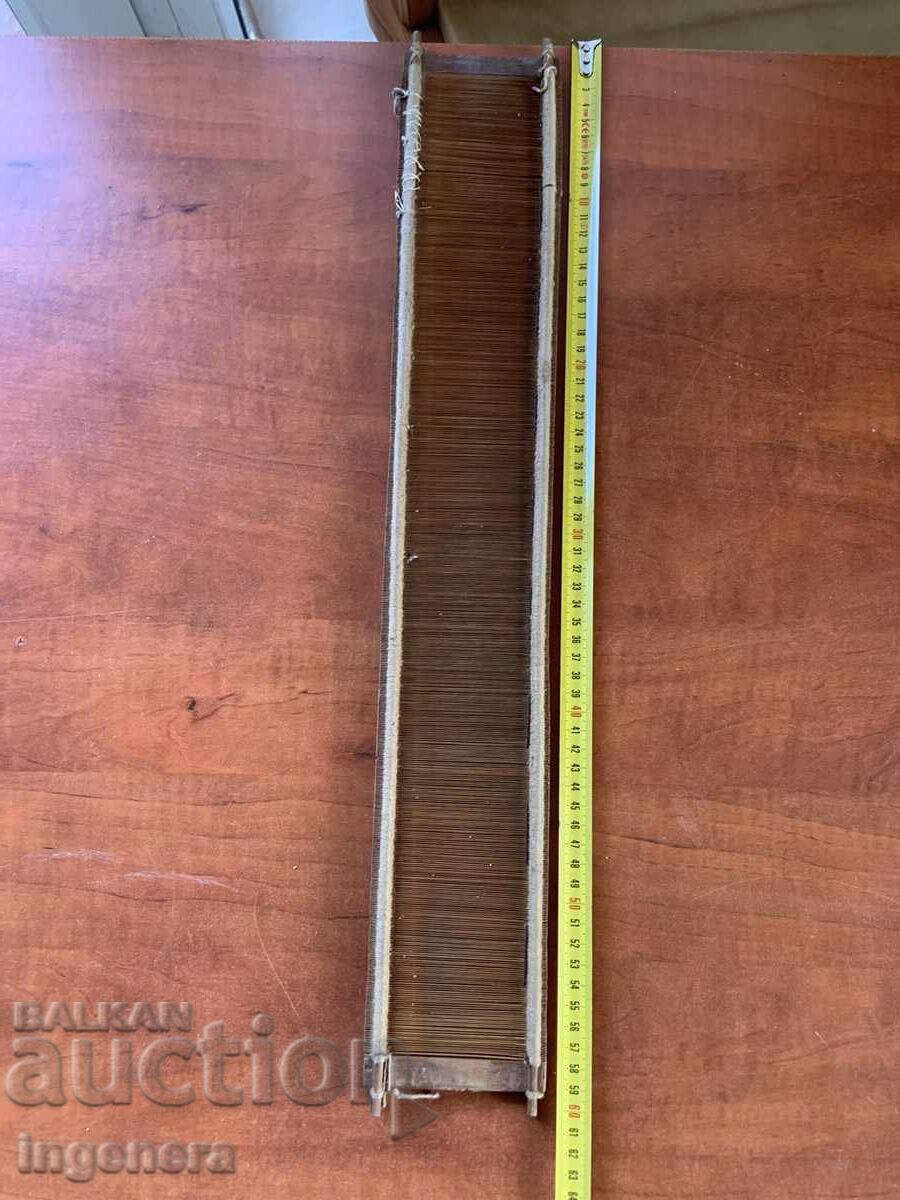 QUICKLY QUICKLY STAND WEAVING ETHNIC PATTERN COMB FROM THE SOCIALIST ERA