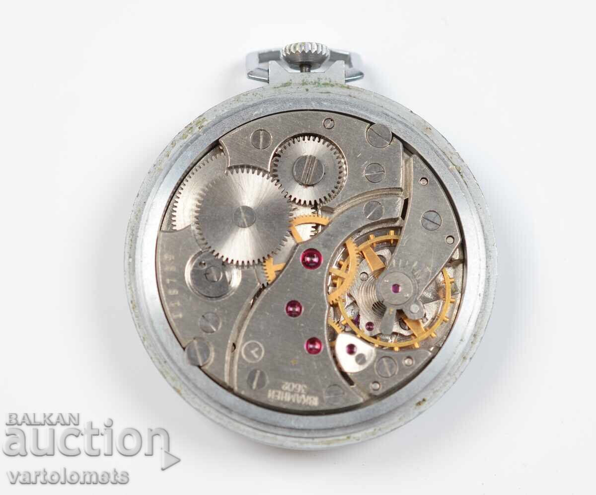 Джобен часовник  МОЛНИЯ  СССР  -  не работи с цена 24.00 лв. | € 12.27