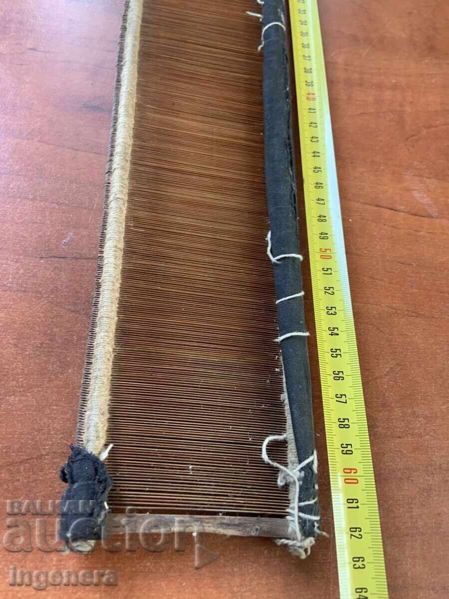 Auction  QUICKLY QUICKLY STAND WEAVING ETHNIC PATTERN COMB FROM THE SOCIALIST ERA