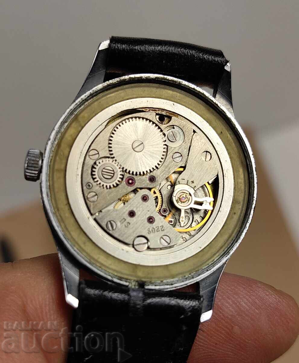 VOSTOK VOSTOK USSR MEN'S WRISTWATCH WORKS - 6 VOSTOK VOSTOK USSR MEN'S WRISTWATCH WORKS - 6