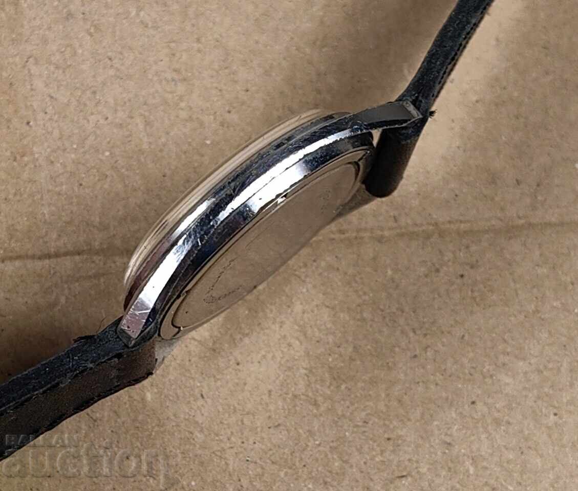 VOSTOK VOSTOK USSR MEN'S WRISTWATCH WORKS - 5 VOSTOK VOSTOK USSR MEN'S WRISTWATCH WORKS - 5