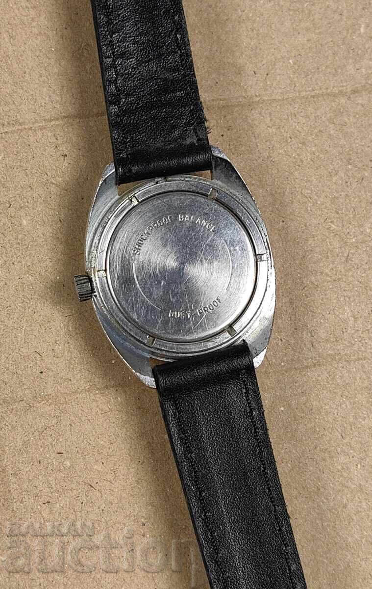 VOSTOK VOSTOK USSR MEN'S WRISTWATCH WORKS - 6 VOSTOK VOSTOK USSR MEN'S WRISTWATCH WORKS - 6