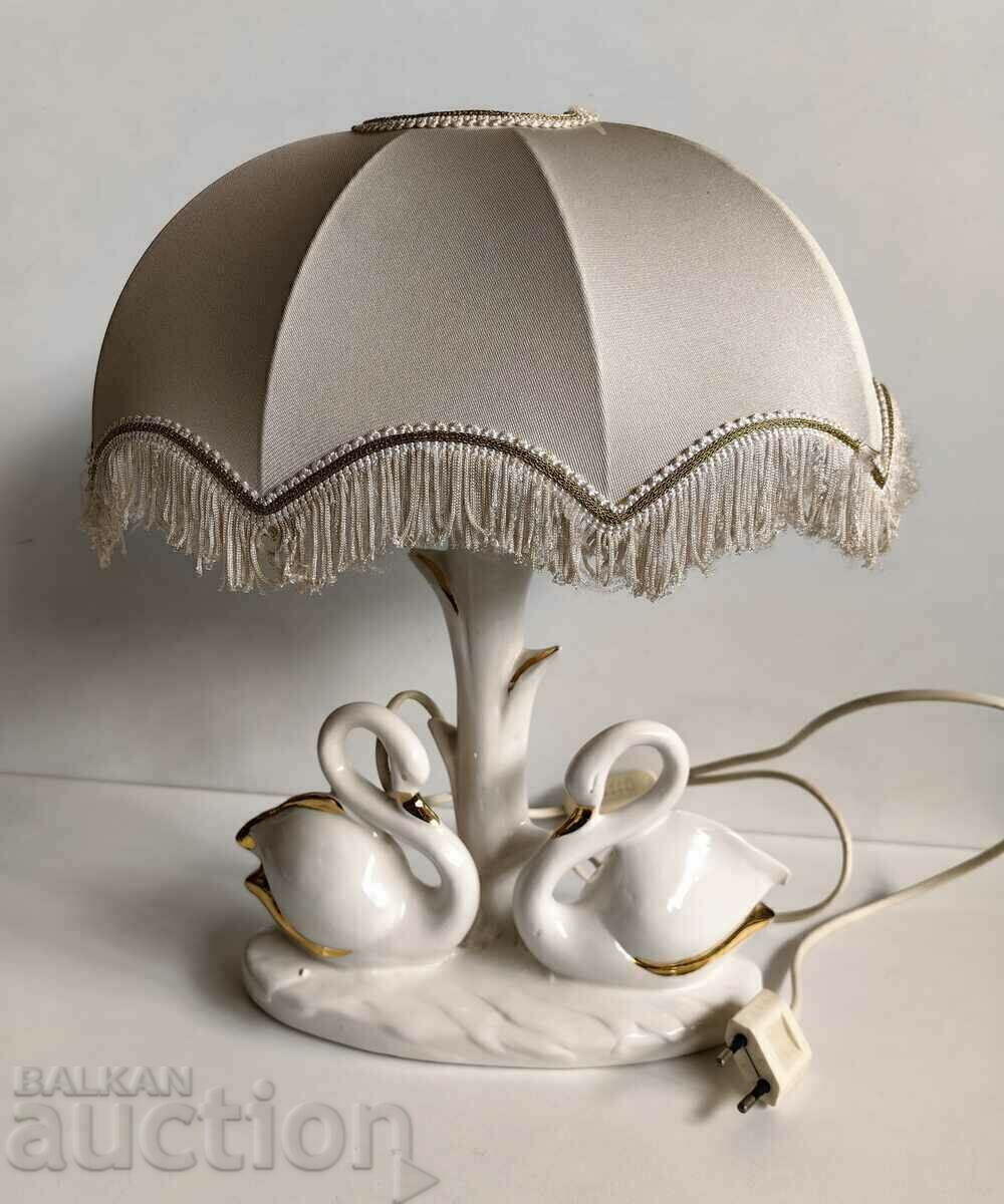 SUPERBĂ LAMPĂ DE NOAPTE DE MASĂ PORCELAN STATUETA LEBADĂ cu preț 95.00 BGN | € 48.57