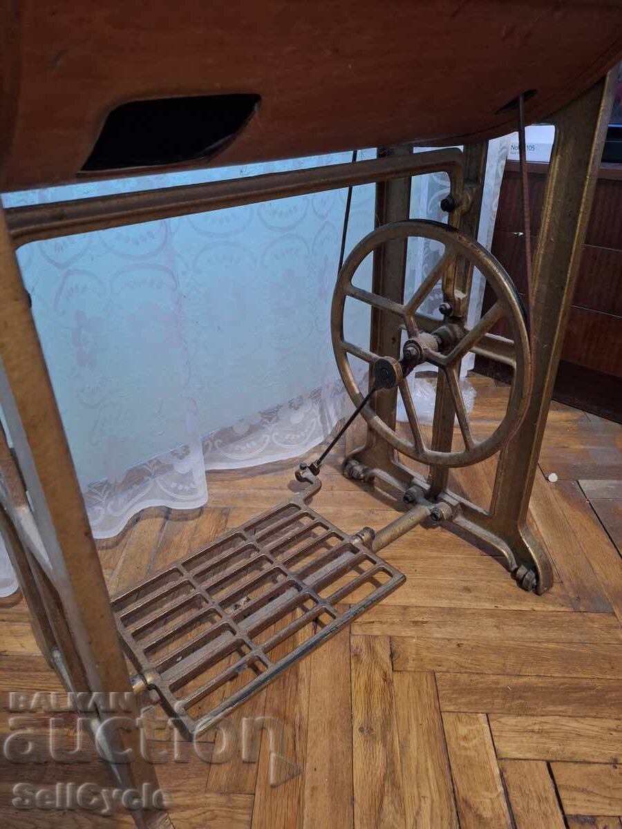 Licitație ✅MAȘINĂ DE CUSUT FUNCȚIONALĂ LUCHNIK ❗