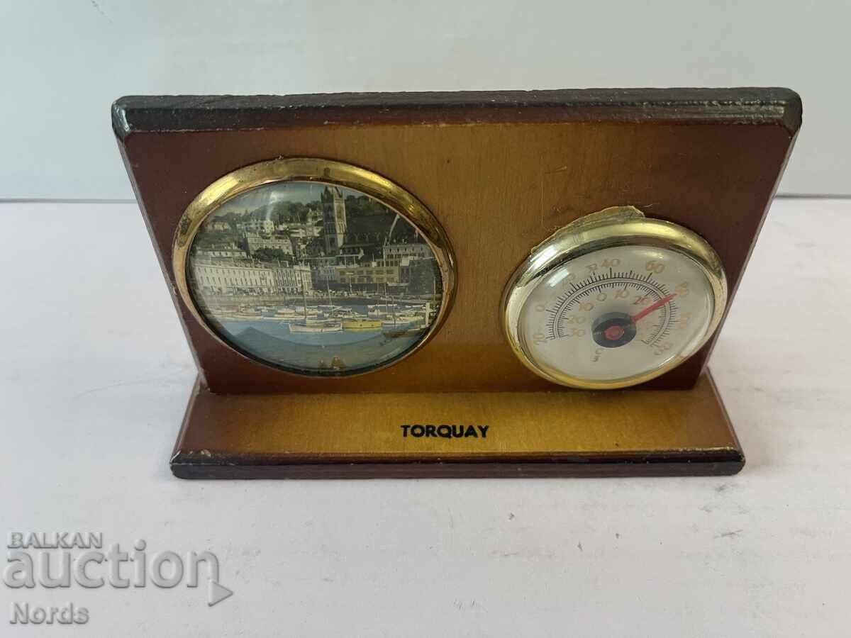 Ξύλινο σουβενίρ με βαρόμετρο με τιμή 2.70 BGN | € 1.38 Ξύλινο σουβενίρ με βαρόμετρο με τιμή 2.70 BGN | € 1.38