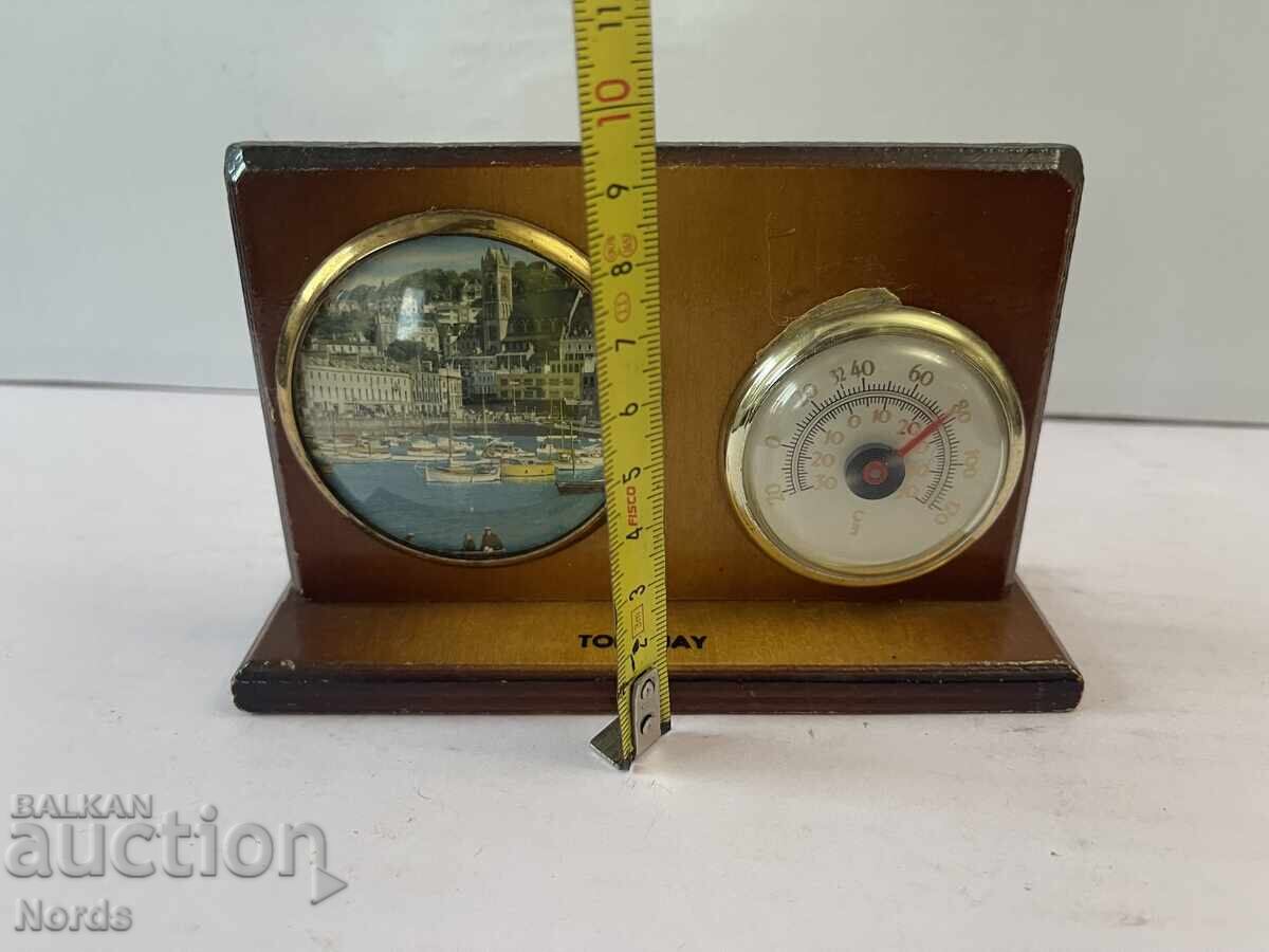 Παράδοση Ξύλινο σουβενίρ με βαρόμετρο Παράδοση Ξύλινο σουβενίρ με βαρόμετρο