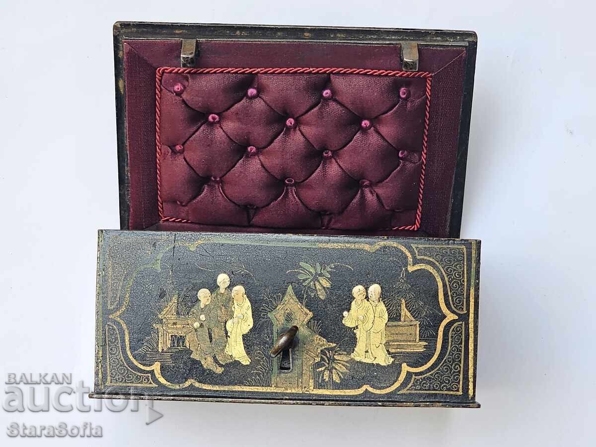 Licitație Cutie chinezească originală din secolul al XIX-lea