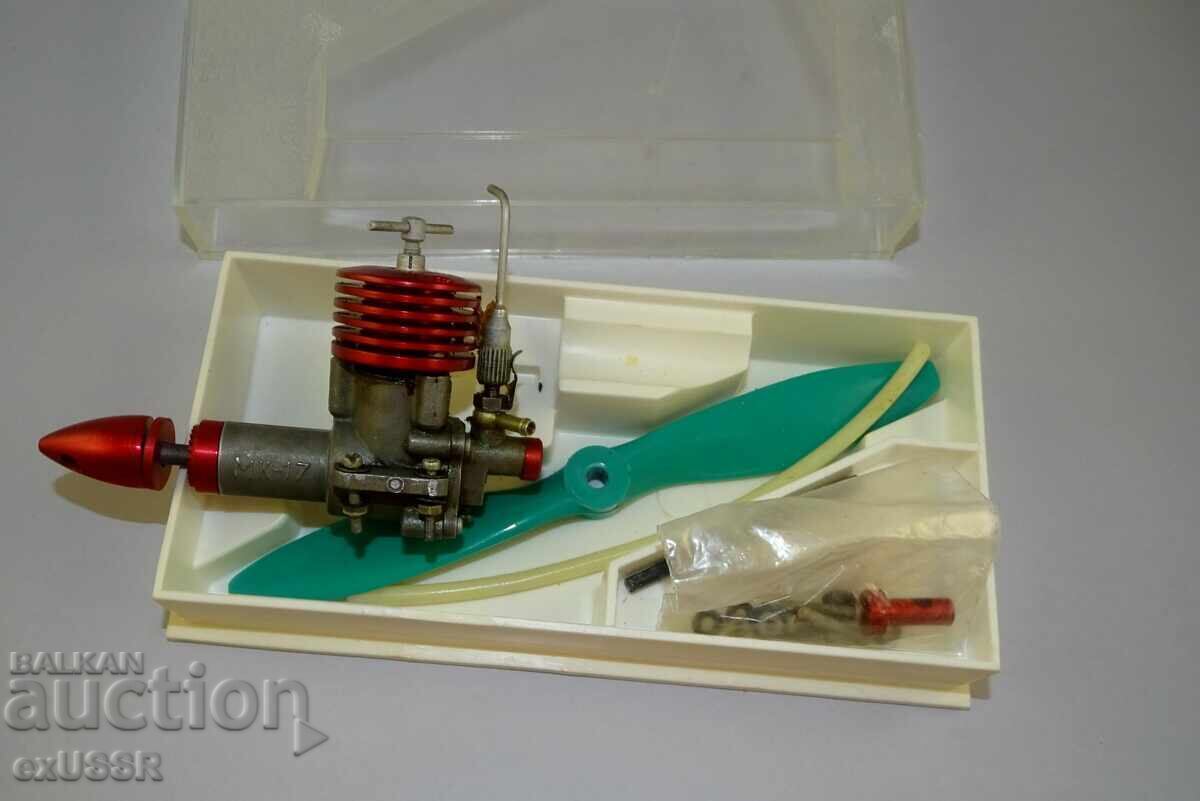 Доставка на Старо двигателче двигател за авиомодел МК-17