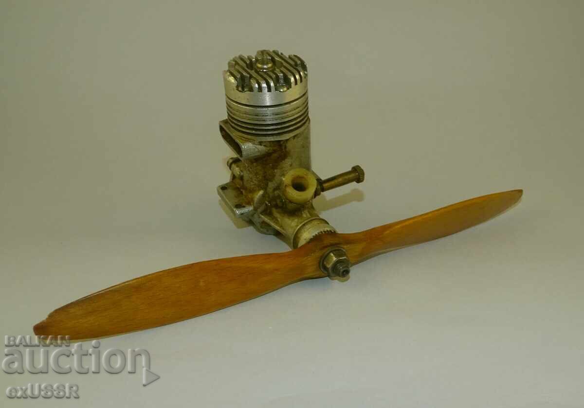 Старо двигателче двигател за авиомодел ПОЛЕТ руско с цена 40.00 лв. | € 20.45 Старо двигателче двигател за авиомодел ПОЛЕТ руско с цена 40.00 лв. | € 20.45