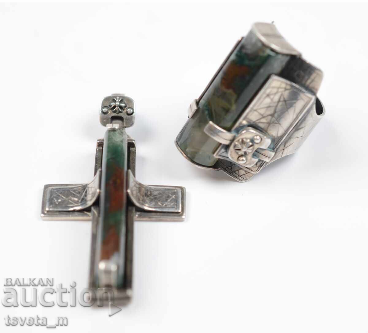 Δημοπρασία Ανδρικό ασημένιο δαχτυλίδι και μενταγιόν σταυρός με μοσχοαχάτη 35,2 γρ