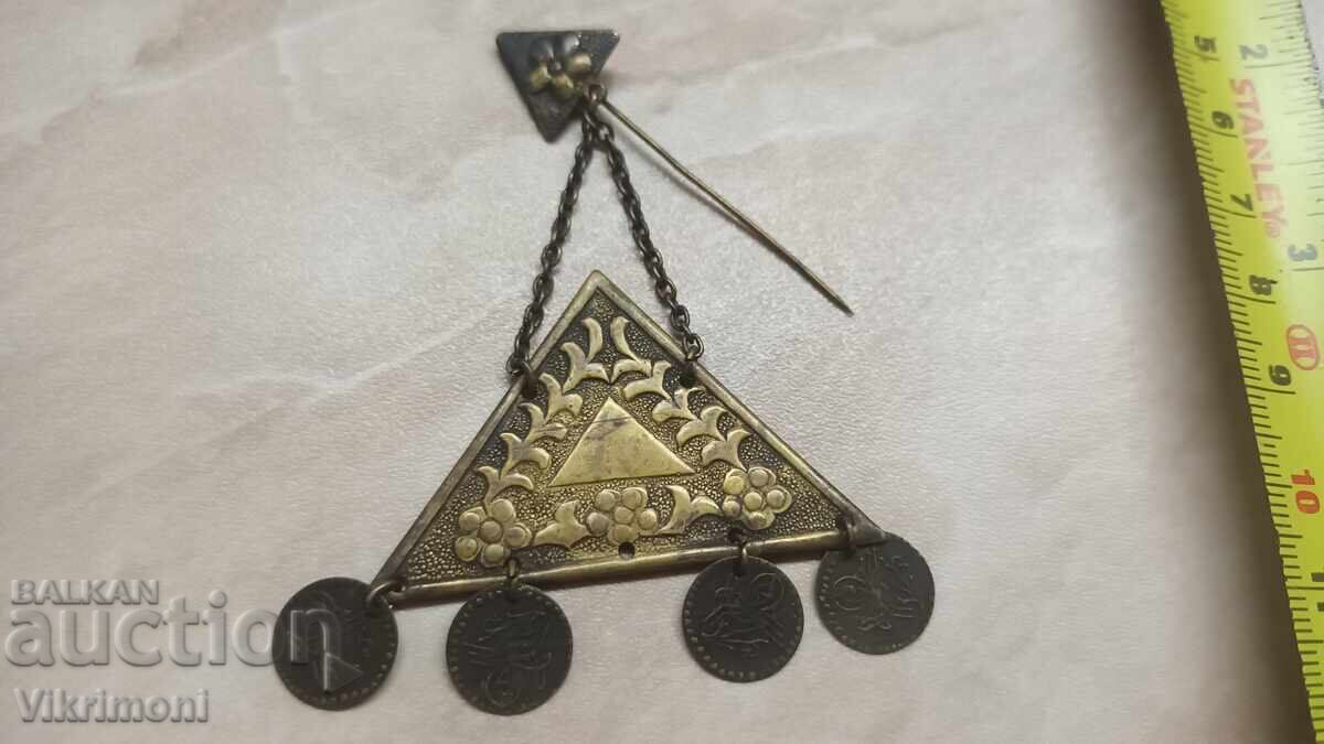 Auction  Revival-era jewelry, pin, headpiece, brooch