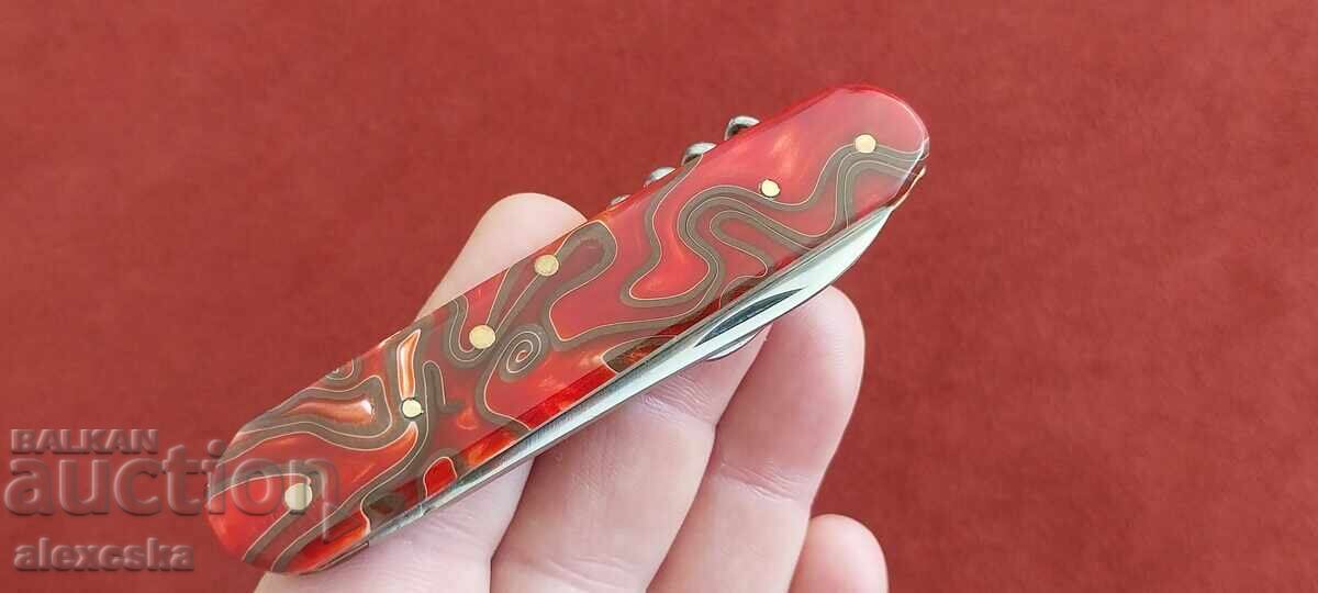 Παράδοση Μαχαίρι τσέπης με αγκάθια