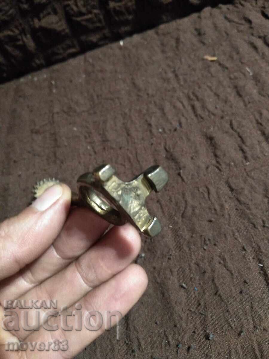 Δημοπρασία Εγχειρίδιο παλαιού όπλου. Εξαγωγέας. Ορείχαλκος Δημοπρασία Εγχειρίδιο παλαιού όπλου. Εξαγωγέας. Ορείχαλκος