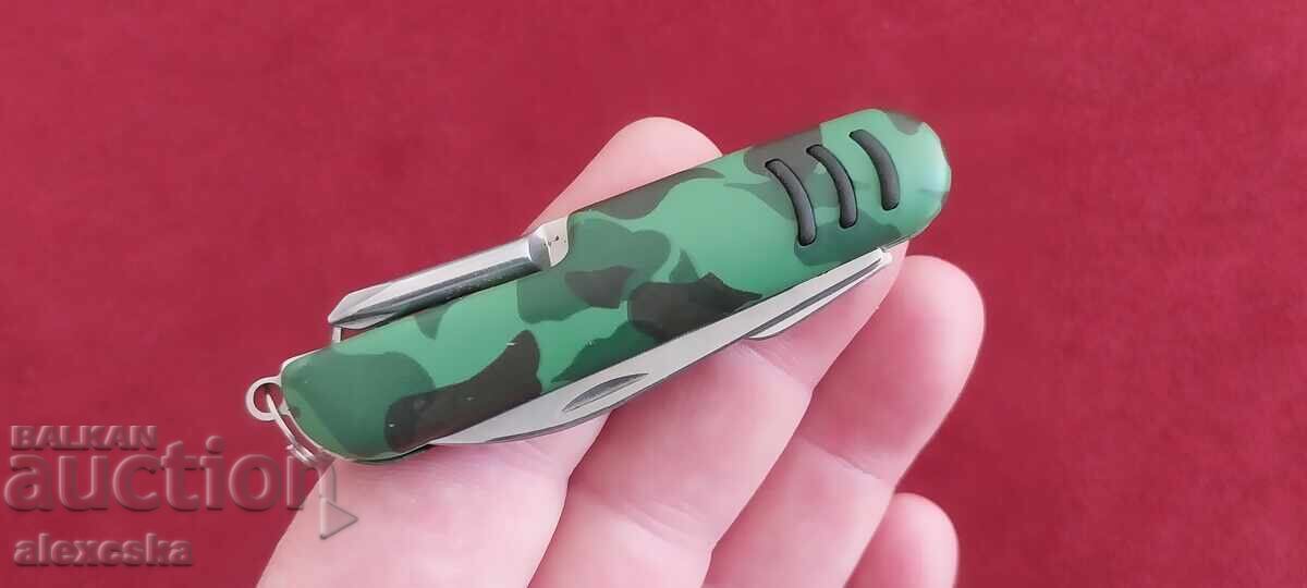 A small pocket knife with price 17.00 BGN | € 8.69