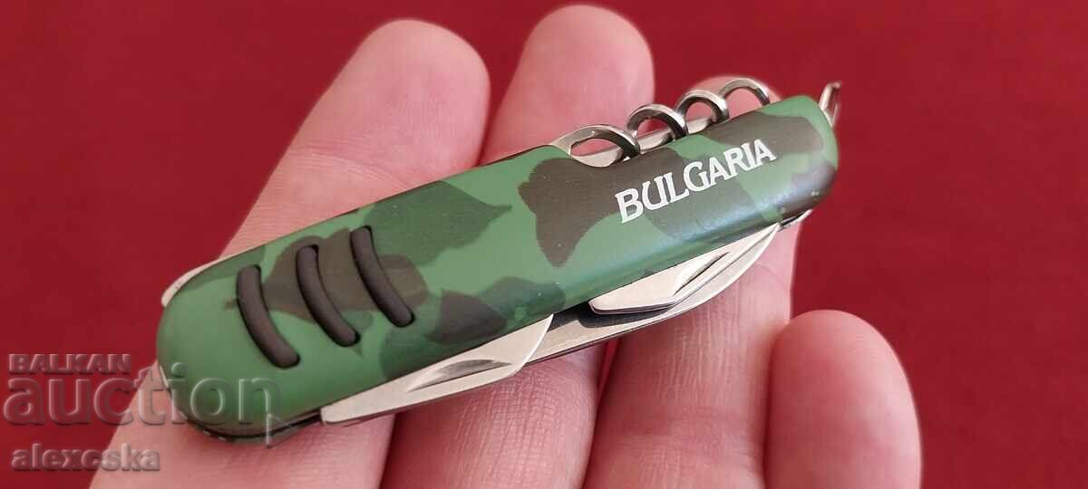 A small pocket knife