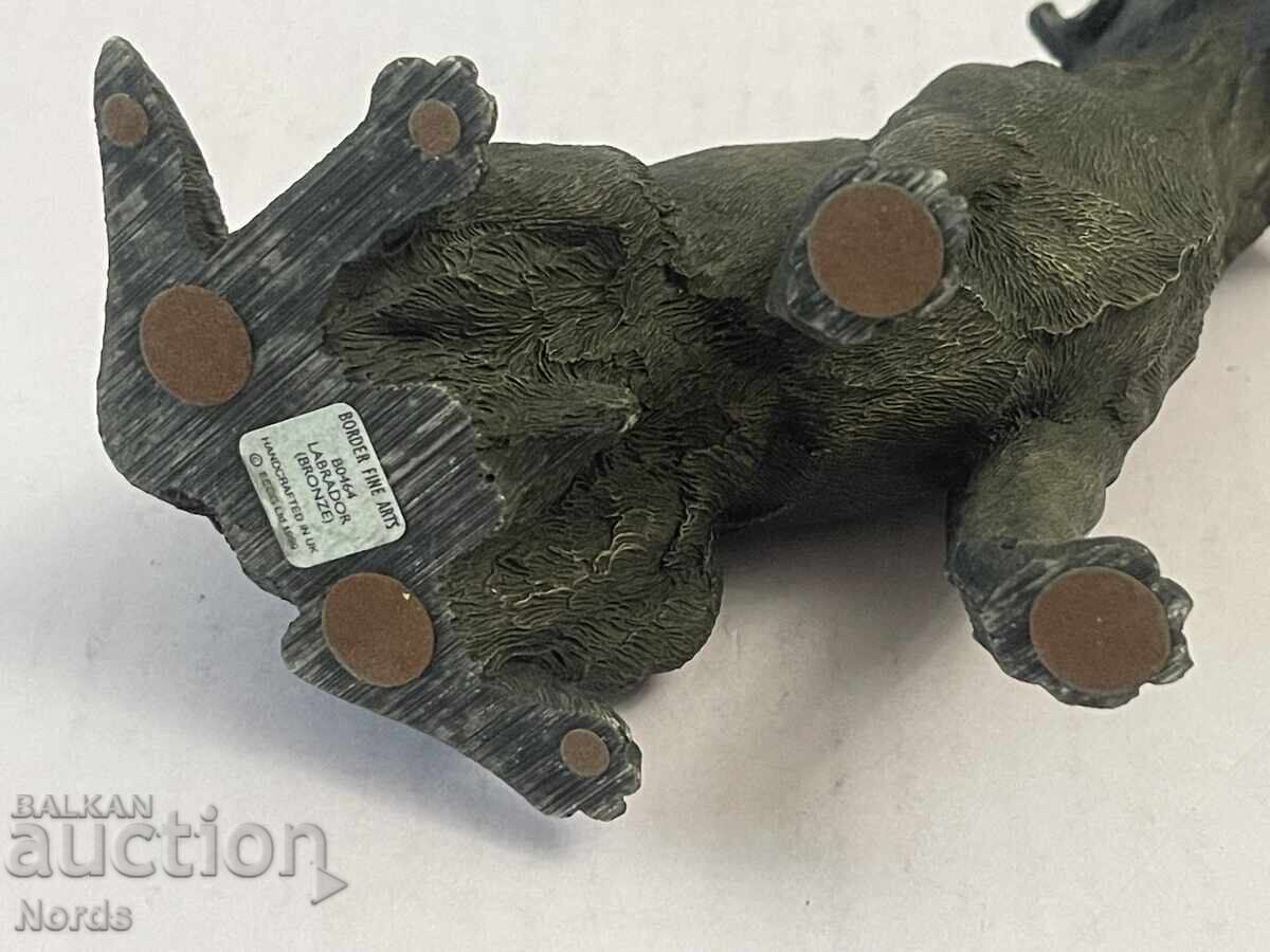 Delivery of Labrador figurine Delivery of Labrador figurine