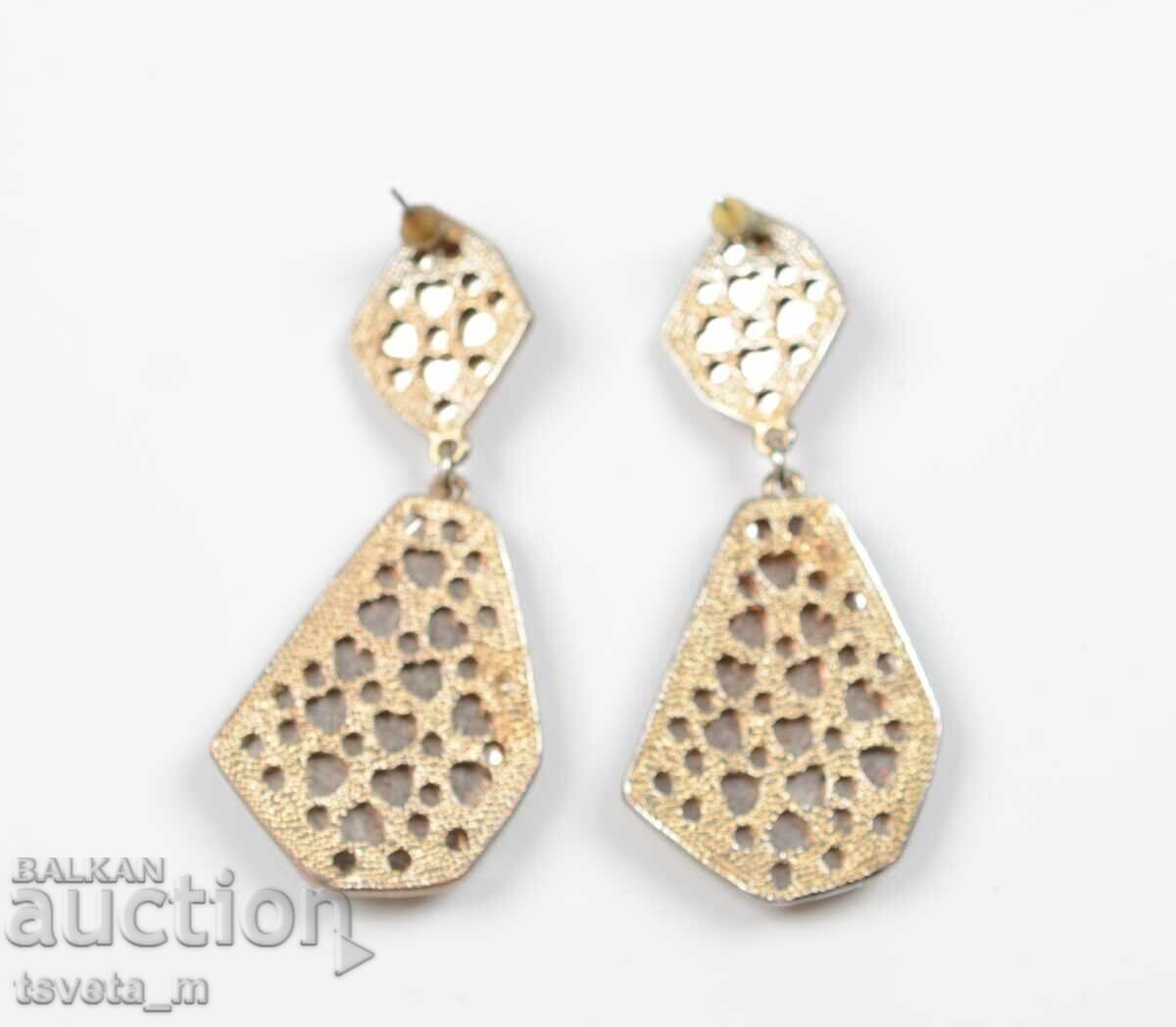 Обици с цена 3.00 лв. | € 1.53 Обици с цена 3.00 лв. | € 1.53