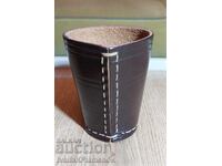 Pahar din piele pentru cunoscatori