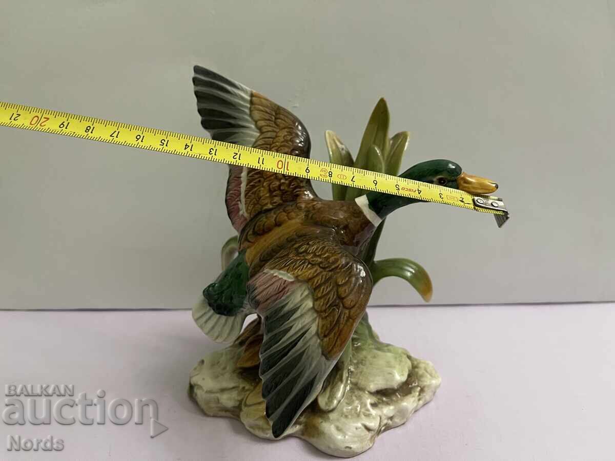 Porcelain figurine with markings - 5