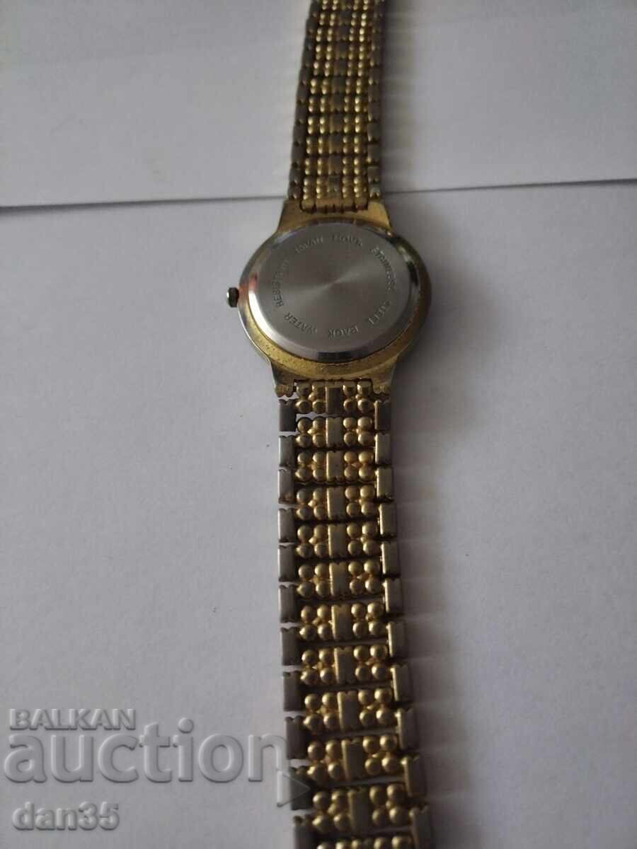 OLD HAND WATCH WITH QUARTZ MOVEMENT with price 0.01 BGN | € 0.01