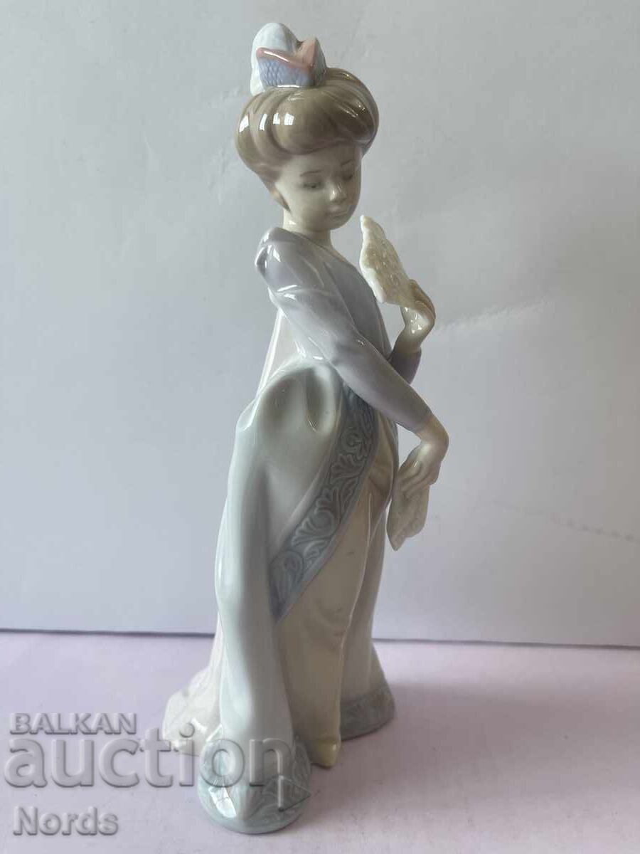 LLADRO όμορφο ειδώλιο με τιμή 56.55 BGN | € 28.91 LLADRO όμορφο ειδώλιο με τιμή 56.55 BGN | € 28.91