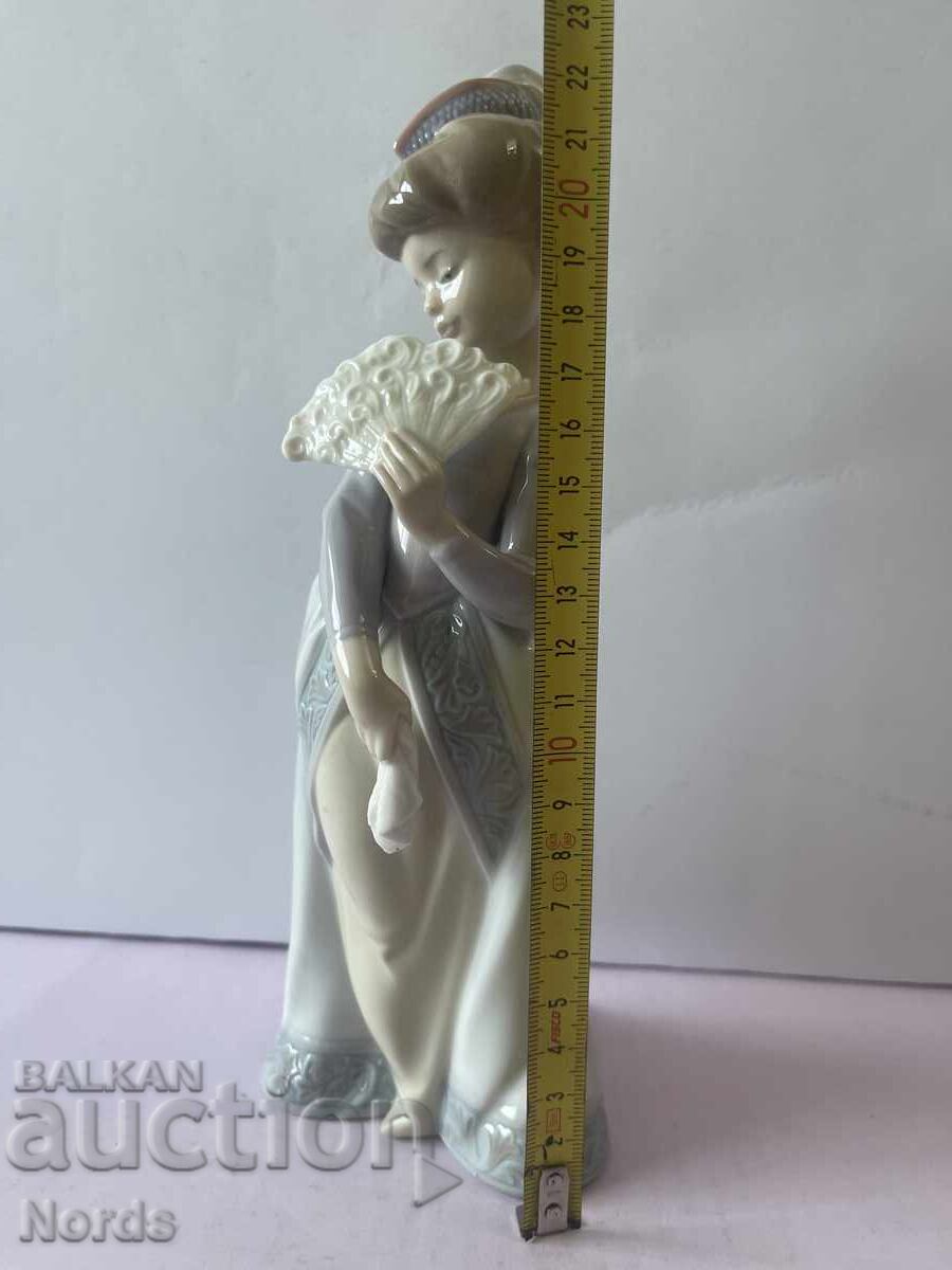 Παράδοση LLADRO όμορφο ειδώλιο Παράδοση LLADRO όμορφο ειδώλιο
