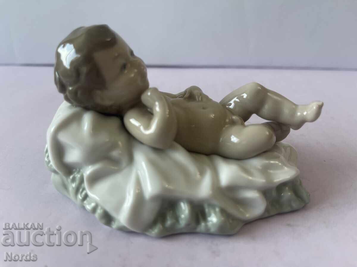 NAO porcelain figurine with price 21.00 BGN | € 10.74 NAO porcelain figurine with price 21.00 BGN | € 10.74
