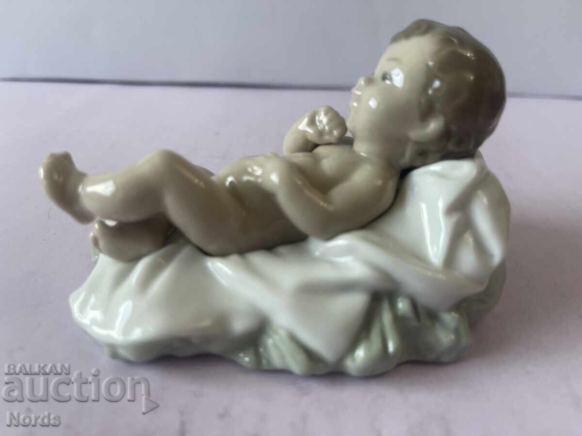 Delivery of NAO porcelain figurine Delivery of NAO porcelain figurine