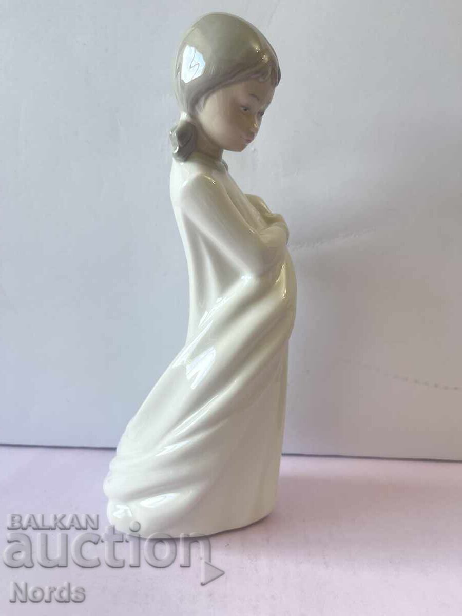 Παράδοση ΝΑΟ πορσελάνινο ειδώλιο Παράδοση ΝΑΟ πορσελάνινο ειδώλιο