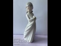 ΝΑΟ πορσελάνινο ειδώλιο