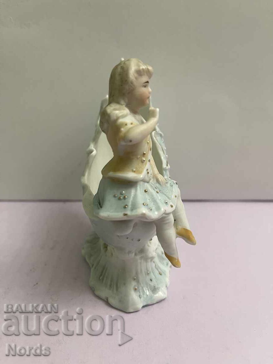 Аукцион Порцеланова фигурка Аукцион Порцеланова фигурка