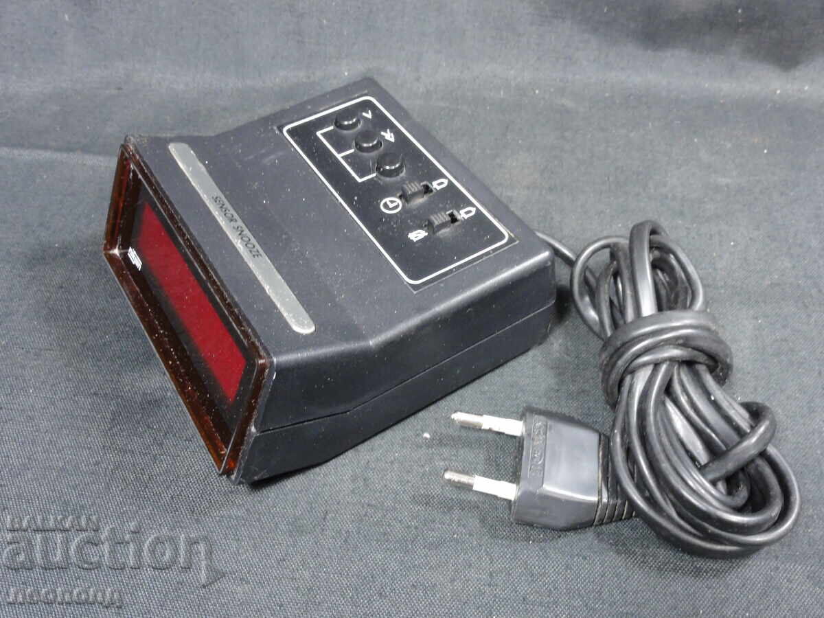 Auction  BZTs STAR Retro Electric LED Clock Alarm