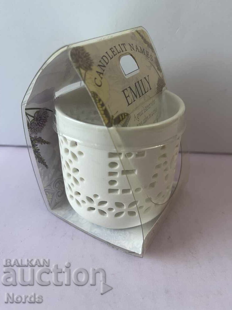 Порцеланов свещник с име с цена 1.09 лв. | € 0.56 Порцеланов свещник с име с цена 1.09 лв. | € 0.56