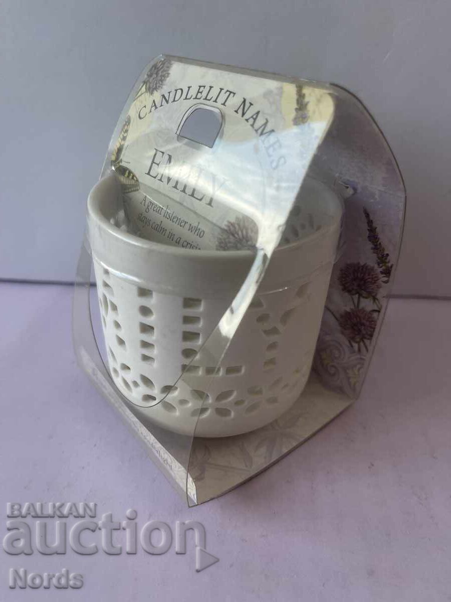 Аукцион Порцеланов свещник с име Аукцион Порцеланов свещник с име