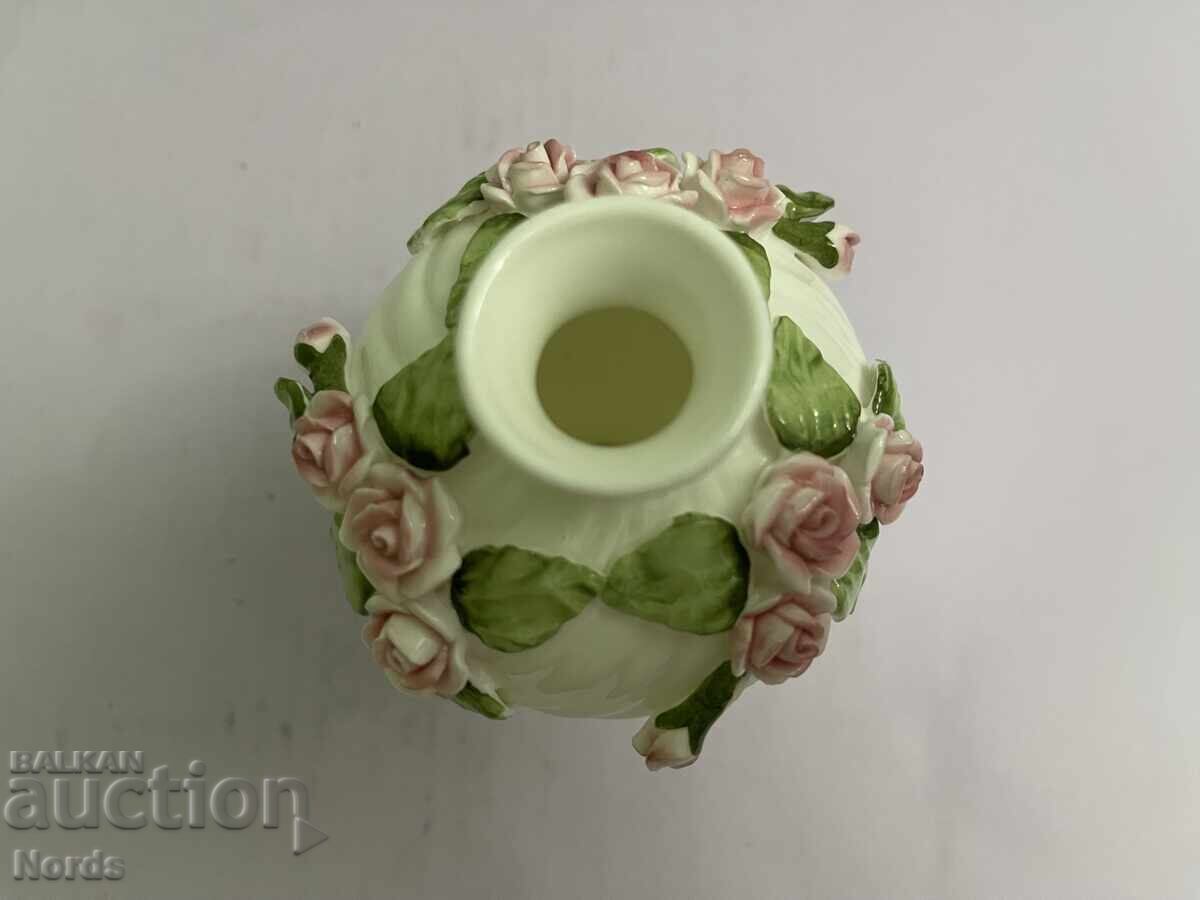 Аукцион Порцеланова вазичка