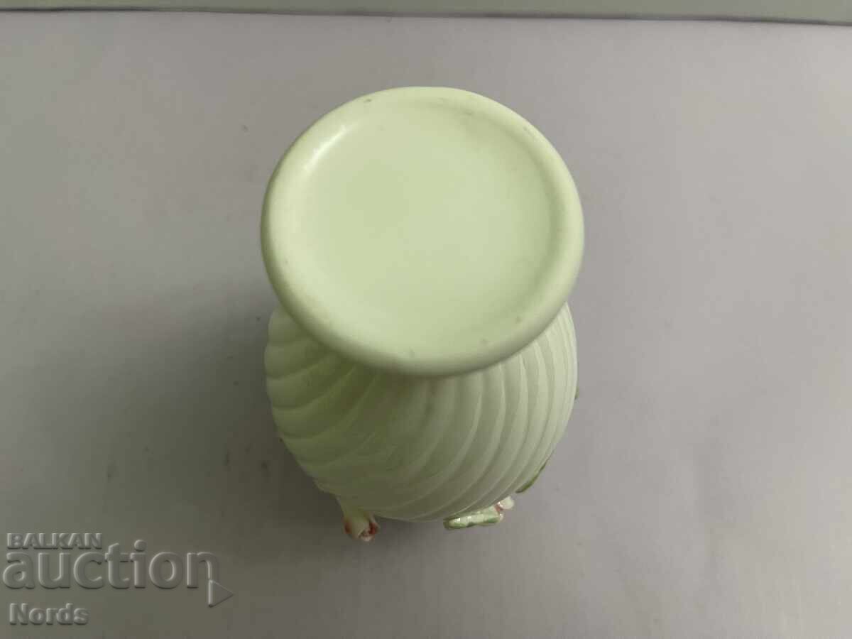 Доставка на Порцеланова вазичка