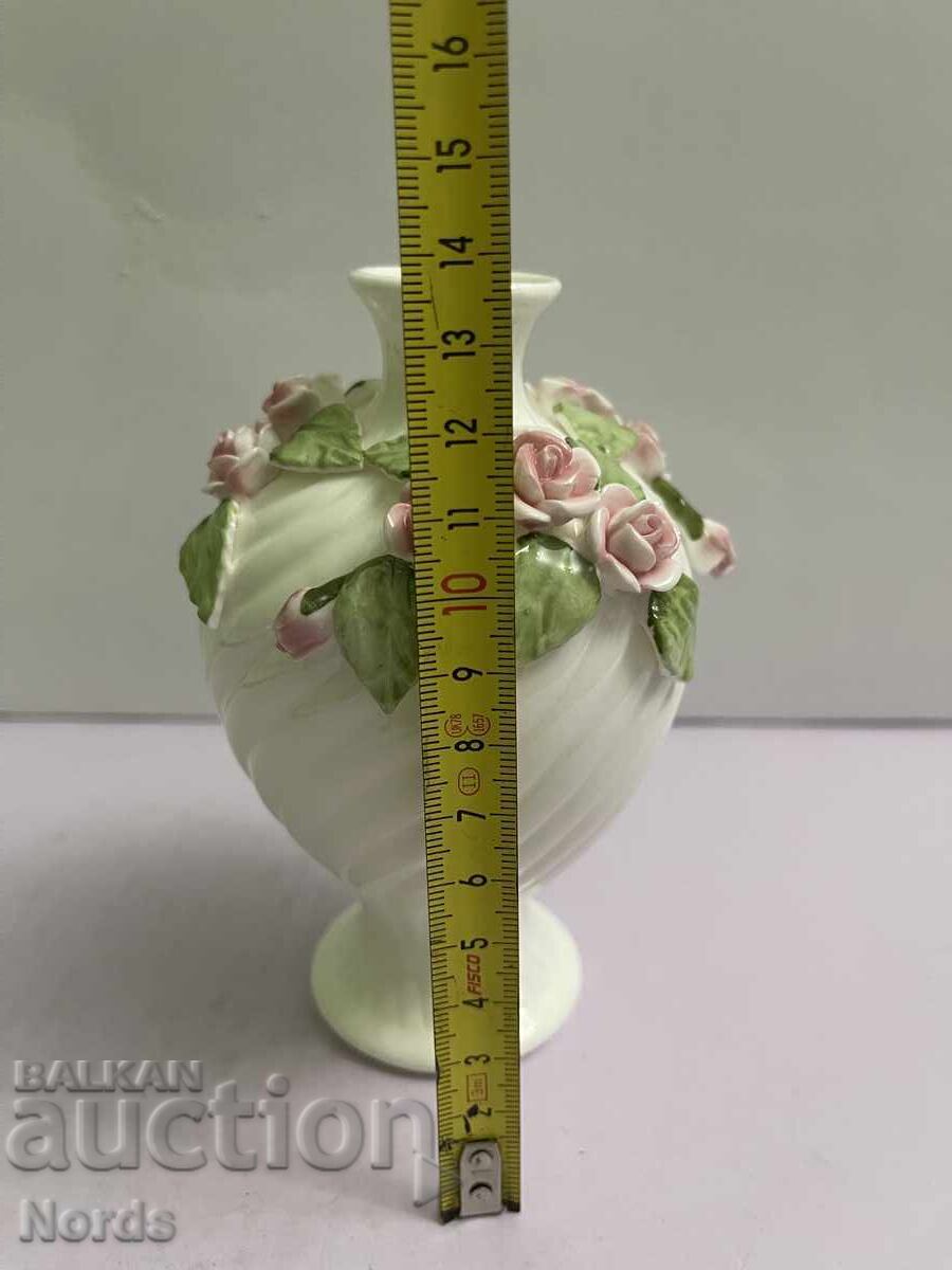 Порцеланова вазичка - 5