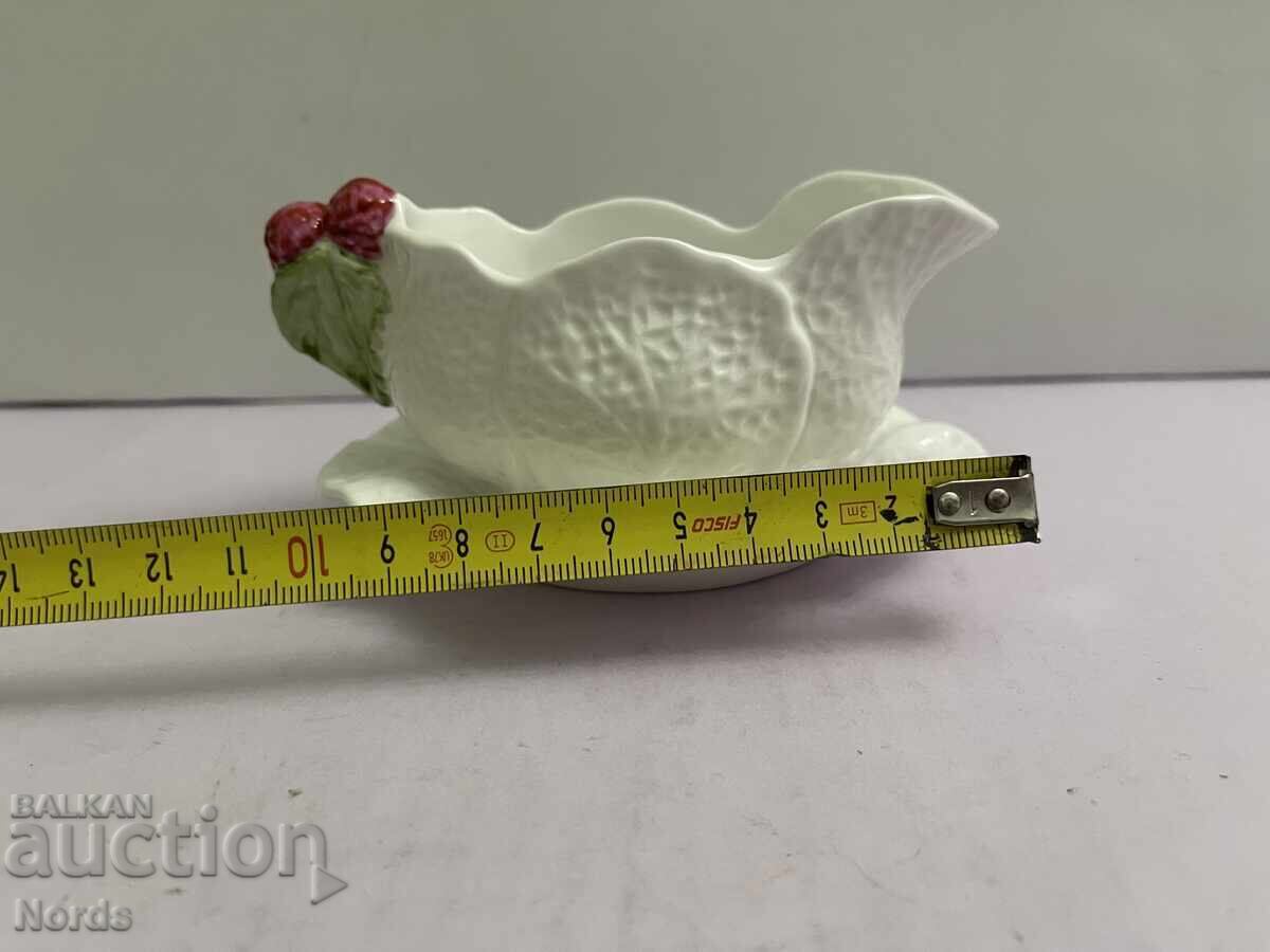 Auction Porcelain dish Auction Porcelain dish