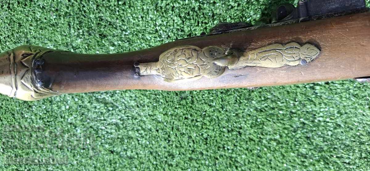 Licitație Flint pishtov