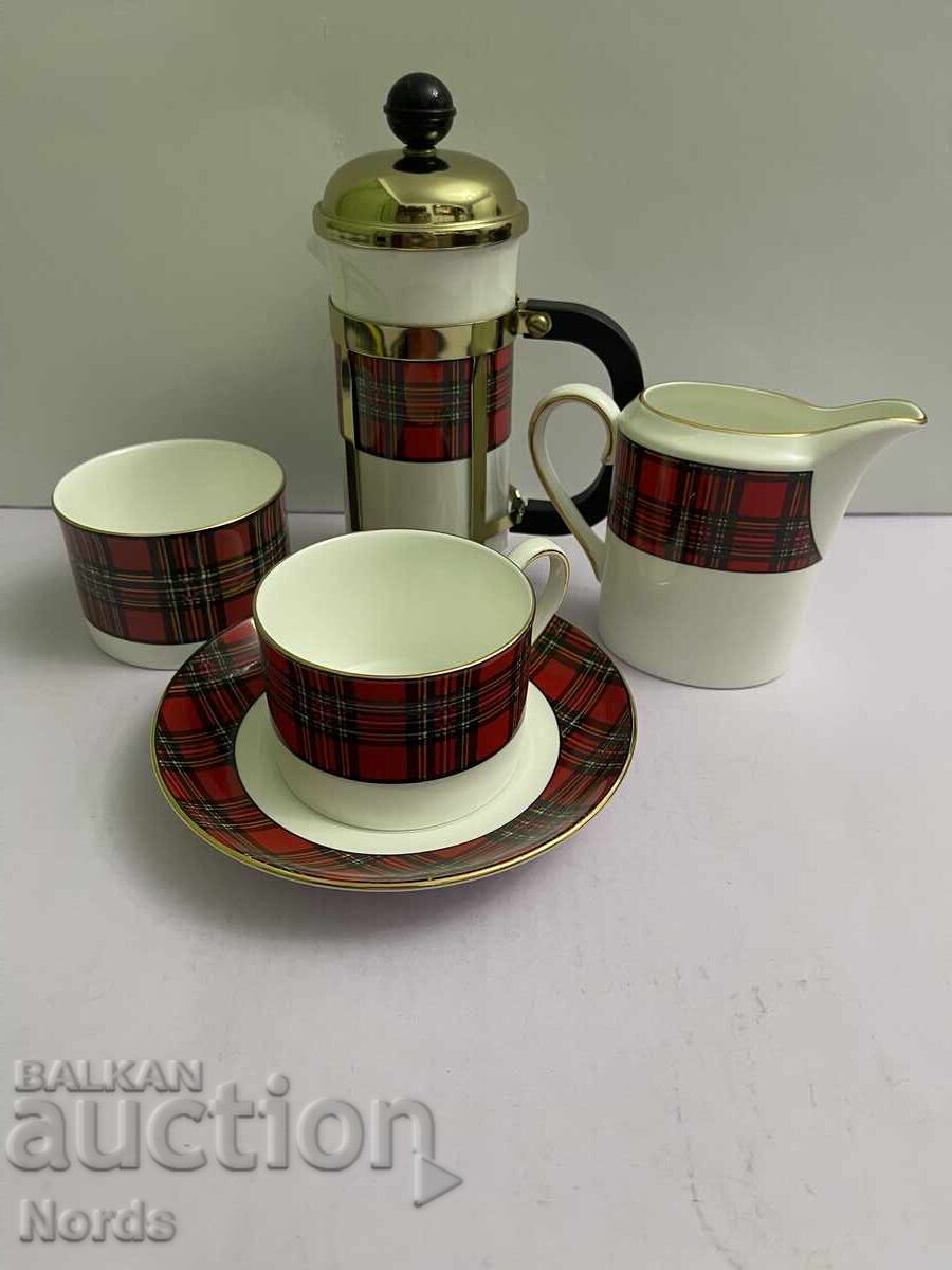 Английски коледен сервиз с цена 22.20 лв. | € 11.35 Английски коледен сервиз с цена 22.20 лв. | € 11.35