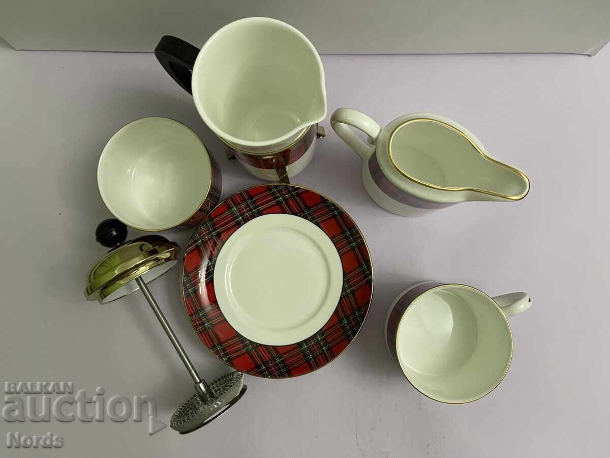 Аукцион Английски коледен сервиз Аукцион Английски коледен сервиз