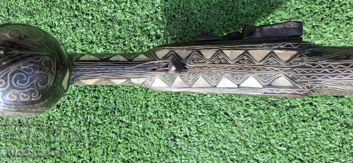 Auction  Flint pishtov