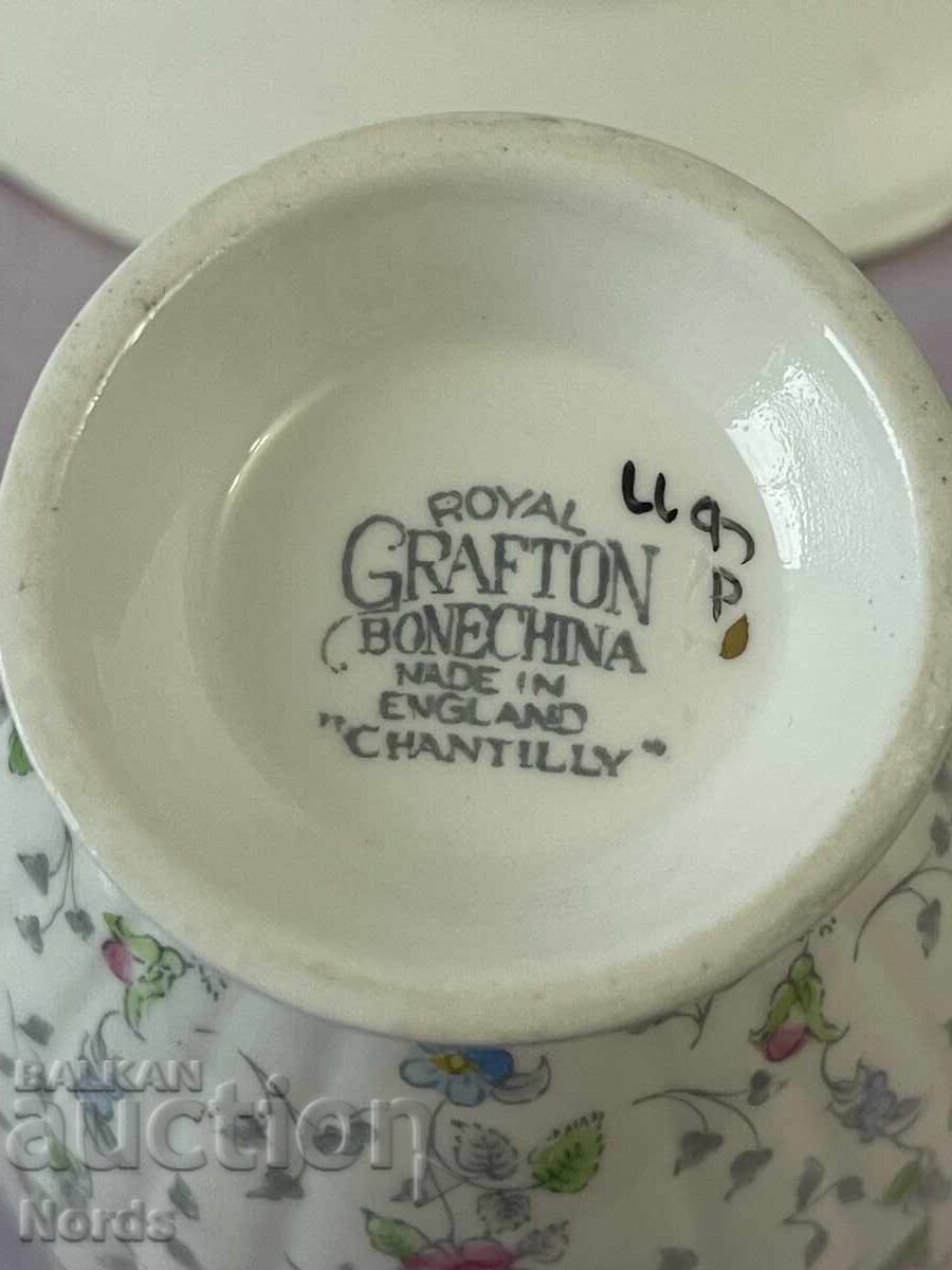 Delivery of English triple tea set Delivery of English triple tea set