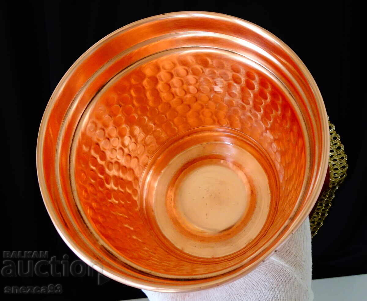 Honey container, ice maker, pure red honey 1.6 l with price 35.00 BGN | € 17.90