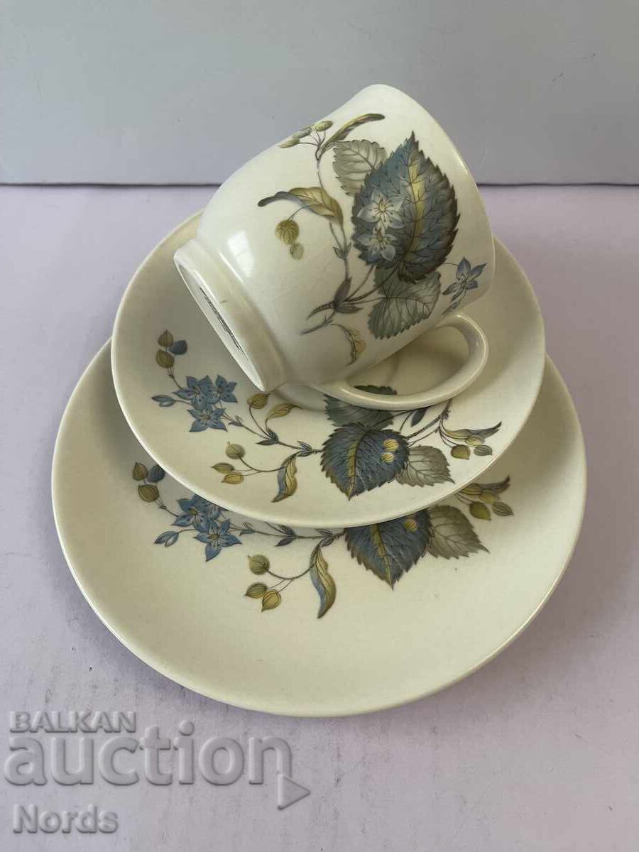 English triple tea set with price 4.75 BGN | € 2.43 English triple tea set with price 4.75 BGN | € 2.43