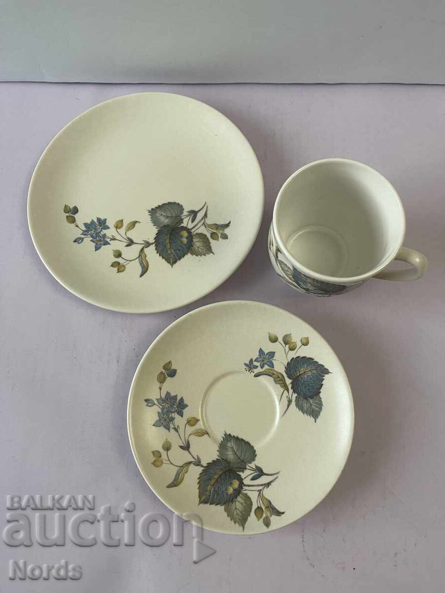 Auction English triple tea set Auction English triple tea set
