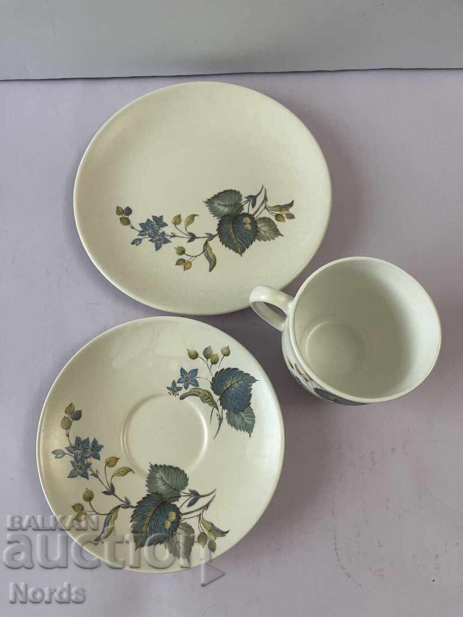 Auction English triple tea set Auction English triple tea set