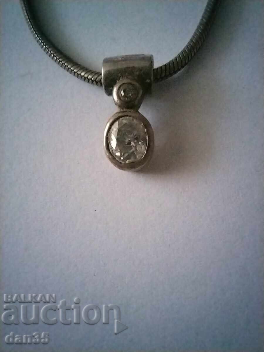 Guler mare vechi cu piatră cu preț 1.50 BGN | € 0.77 Guler mare vechi cu piatră cu preț 1.50 BGN | € 0.77